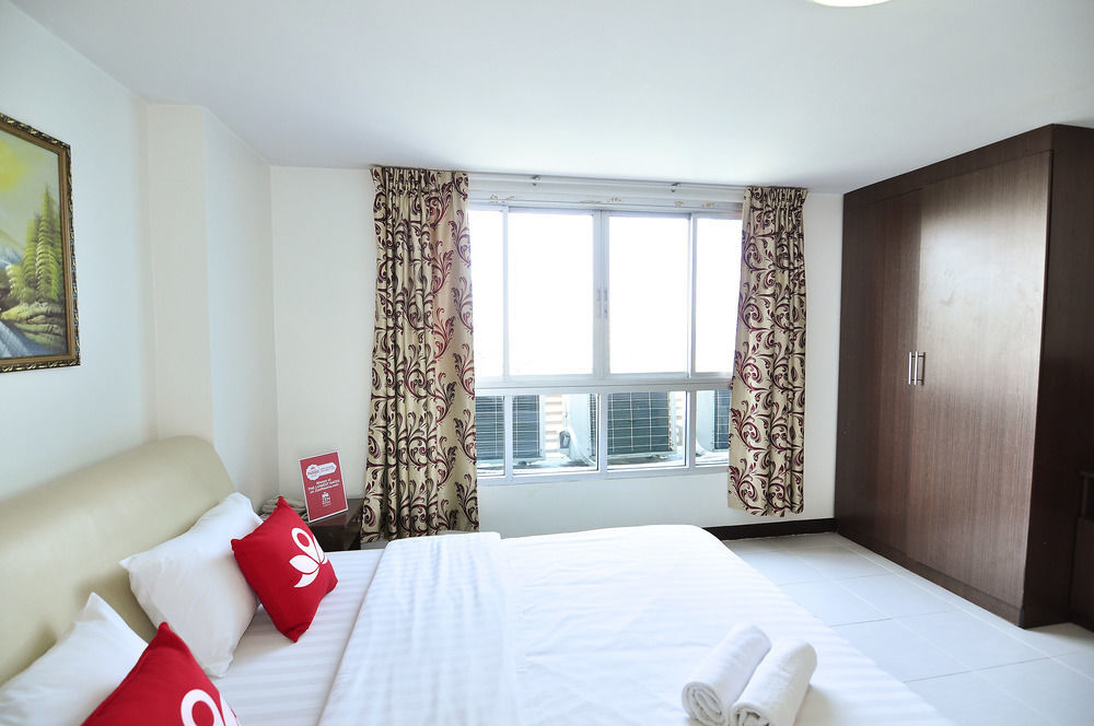 Aryan Suites Hotel Бангкок Экстерьер фото