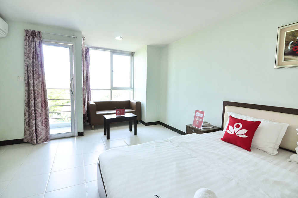 Aryan Suites Hotel Бангкок Экстерьер фото